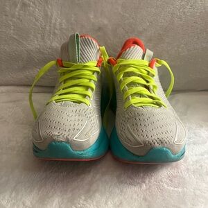 Saucony Endorphin Shift Sneakers